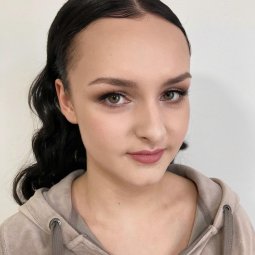 Make-up artist Markéta Hojgrová